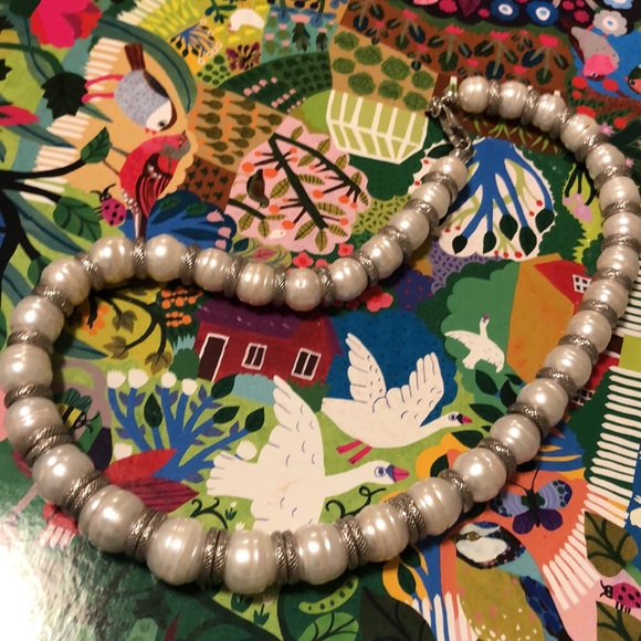 Pearl-like Beaded Necklace - Picture 4 of 4